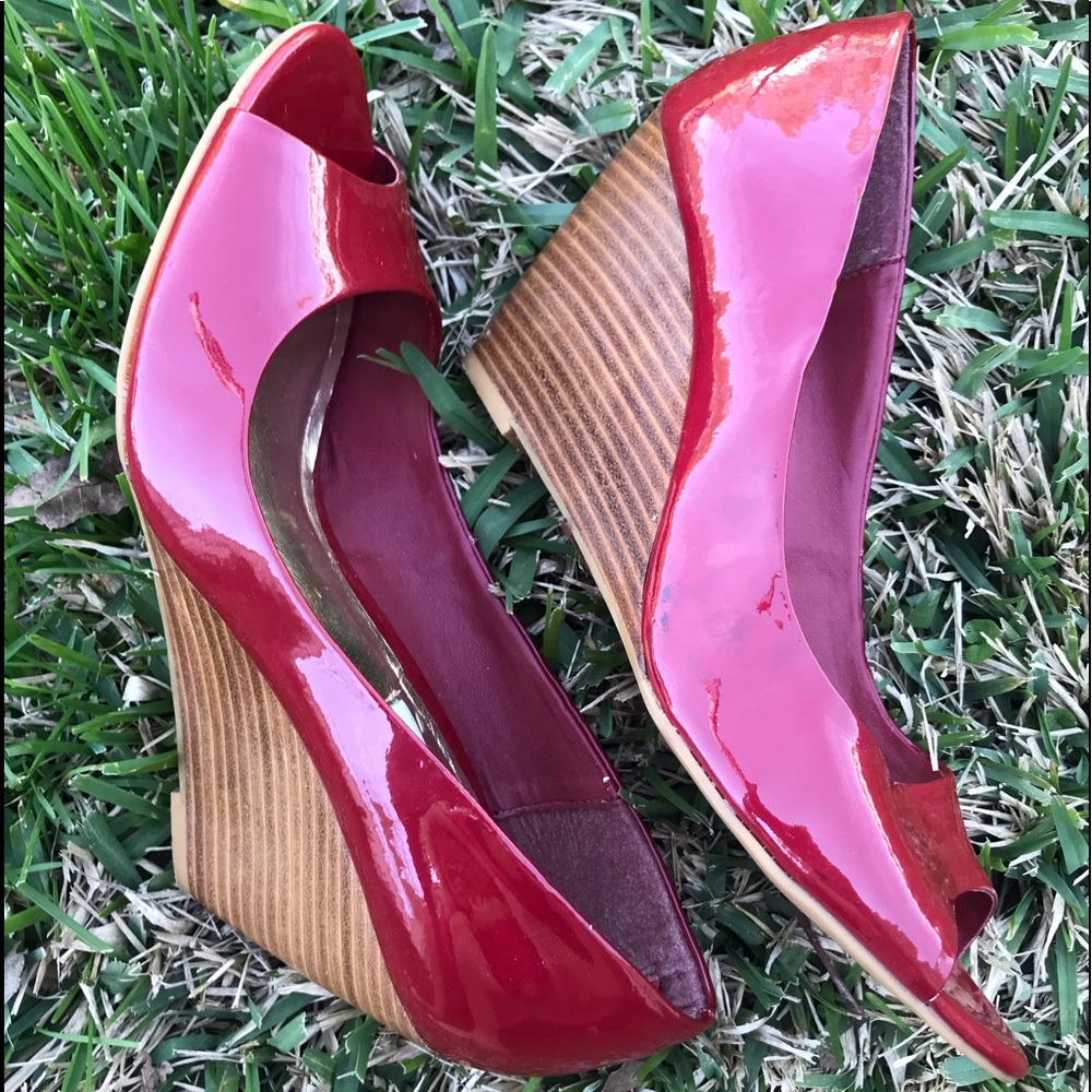 Steve Madden 8.5 Red Peep Toe Wedge